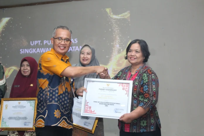 Pemerintah Kota Singkawang Beri Penghargaan Untuk OPD Atas Pelayanan Publik