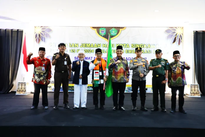 113 Jemaah Haji Singkawang Diberangkatkan Oleh Pj. Wali Kota Singkawang