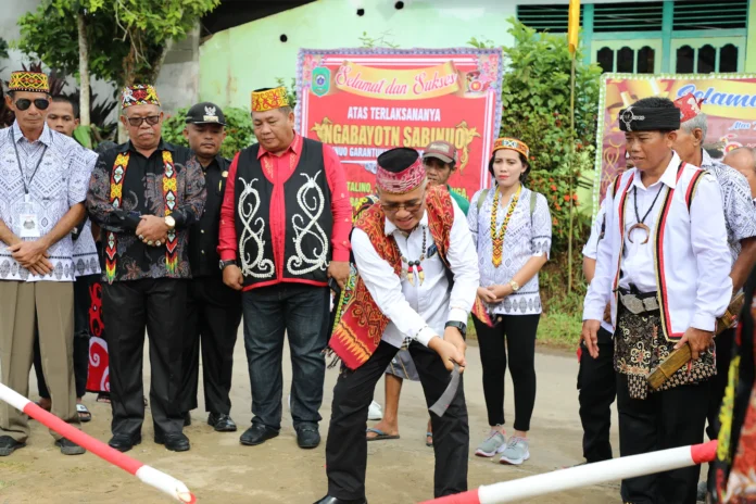 Buka Ritual Adat Ngabayotn Sabinuo, Sumastro Ajak Masyarakat Jaga Persatuan