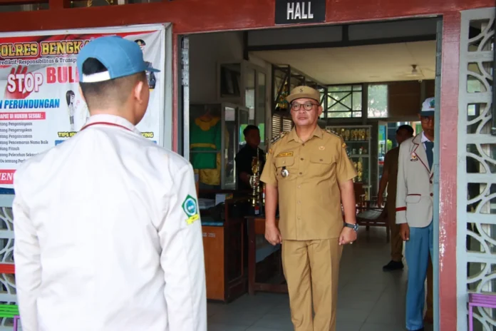 Bupati Bengkayang Pimpin Apel Masuk Sekolah di SMAN 1 Bengkayang