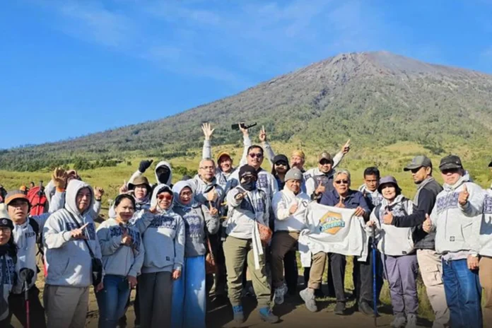 Jarot Winarno Lepas Tim Pendaki Sintang Melakukan Ekspedisi Gunung Rinjani