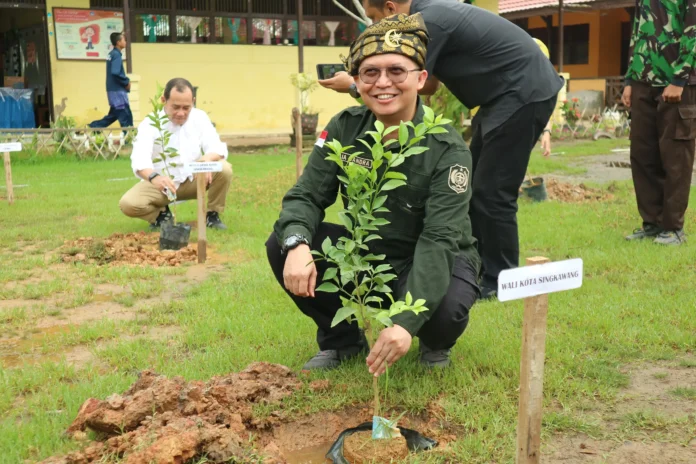 Program SIMANIS Di SMPN 12 Singkawang Dibuka Aulia Candra