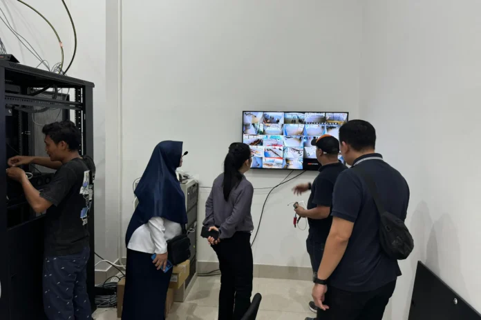 Tjhai Chui Mie Cek CCTV dan Sound System Bandar Udara Singkawang