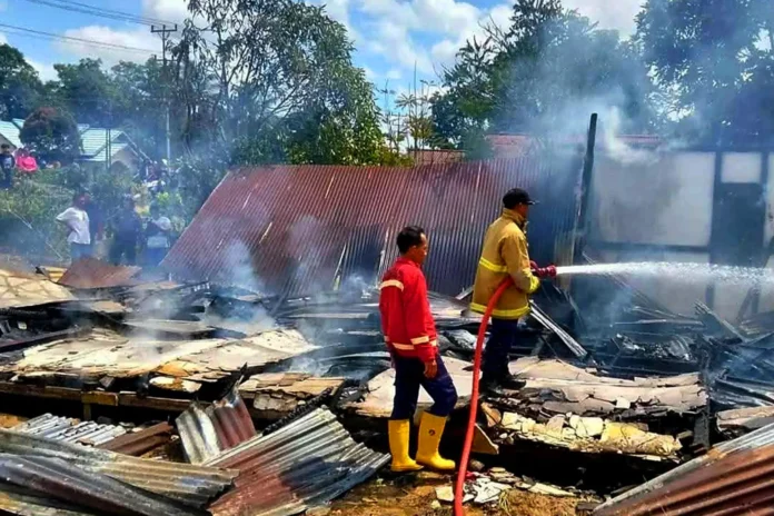 Kebakaran di Sintang, Lansia Stroke Berhasil Diselamatkan oleh Warga