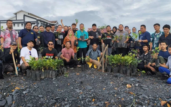 Poltesa Sambas Deklarasi Green Kampus dengan Tanam Kopi Liberika dan Durian