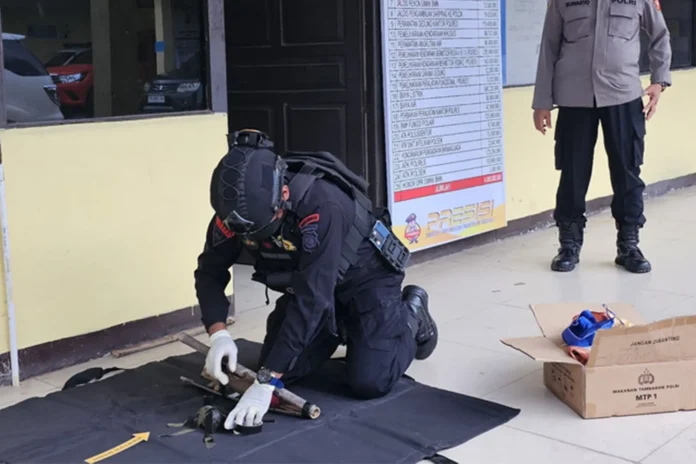 Mortir dan Granat Aktif Ditemukan Warga di Ketapang, Tim Jibom Brimob Langsung Lakukan Pemusnahan