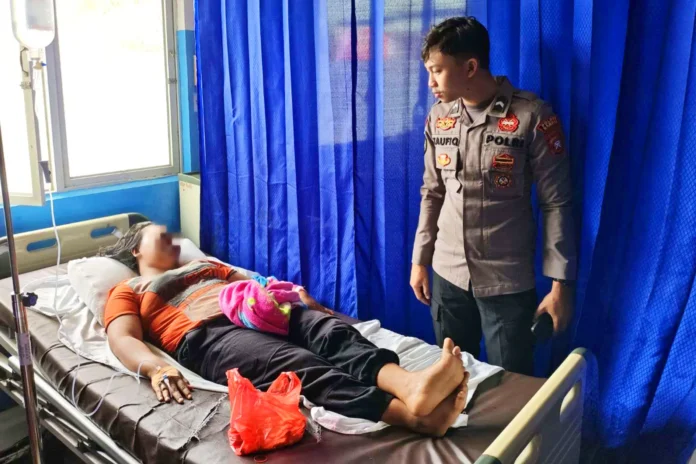 Warga Sebangun Sambas Tersambar Petir Saat Panen