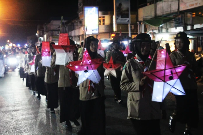 Pramuka Singkawang Rayakan HUT Dengan Pawai Lampion