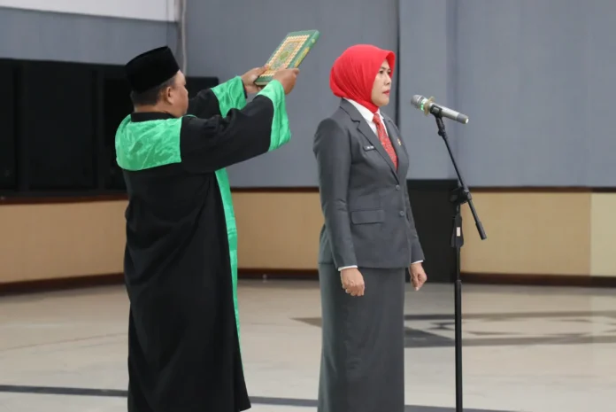 Perempuan Pertama Jabat Sekretaris Daerah Kota Singkawang