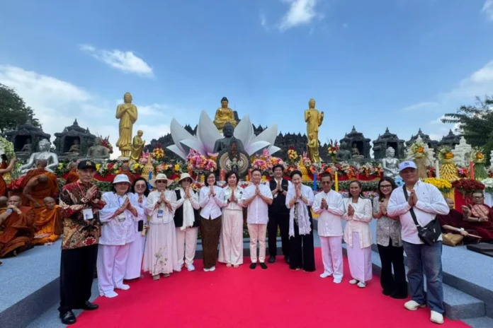 Tjhai Chui Mie Hadiri Perayaan Tri Suci Waisak Nasional 2570 BE di Borobudur