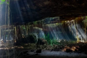 Wisata Goa Kumpe Sanggau Ledo: Pesona Hidden Gem Karst Viral di Bengkayang