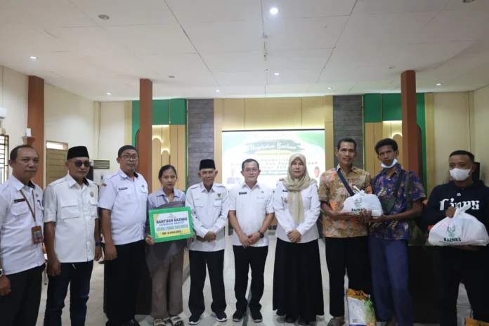 Pemkot Singkawang dan BAZNAS Salurkan Bantuan Kesehatan Sosial